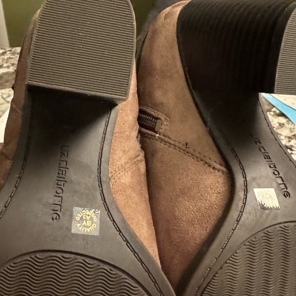 NWOT-Liz Claiborne Booties - Picture 7 of 7